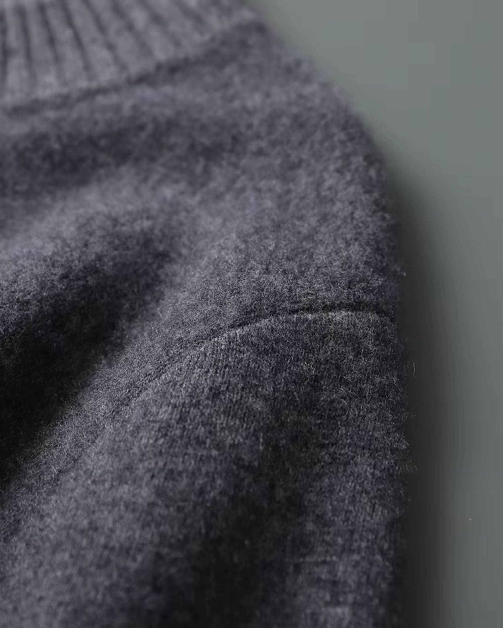 100% Cashmere High-Neck Buttoned Cardigan